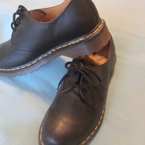 Dr. Martens Women's Oxford Size 8 Black Airwave Cushion Sole